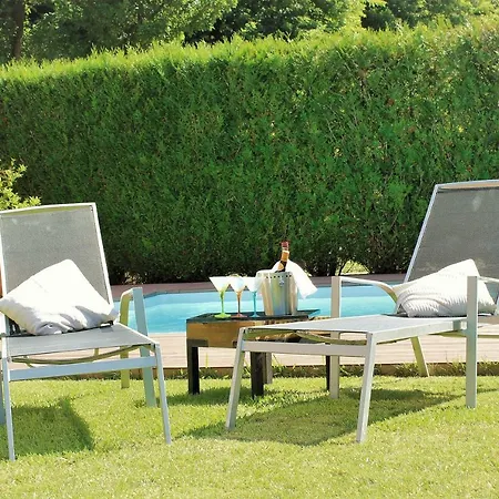 Vila Bonita Pareada Con Piscina Privada