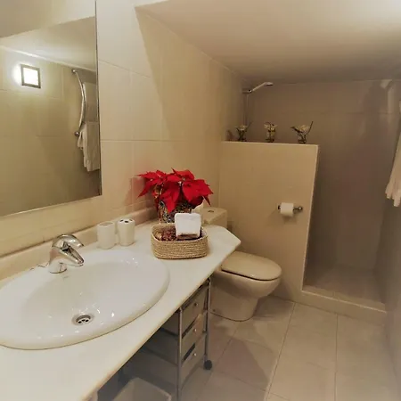 Vila Bonita Pareada Con Piscina Privada